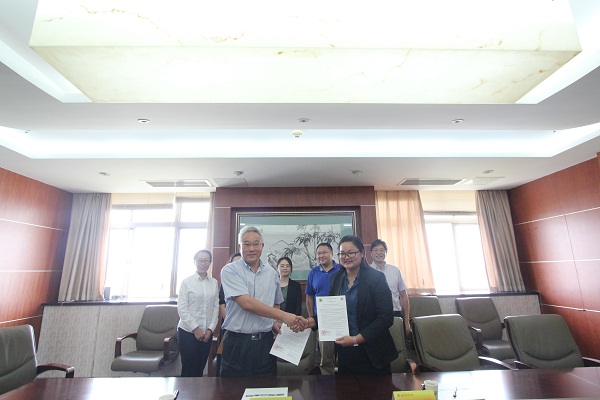 柬埔寨万达公司副董事长HOU Kuchkunlinna一行来访公司