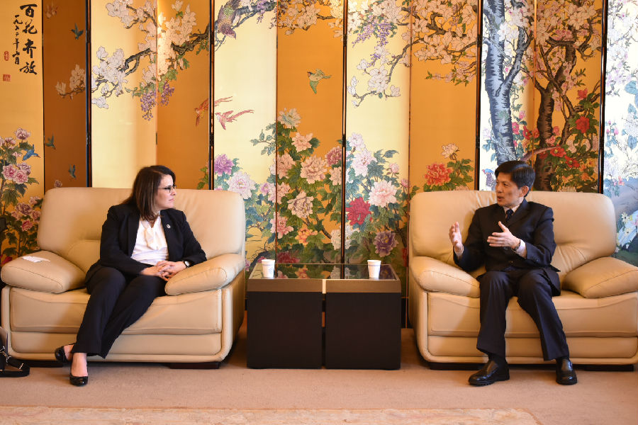 美国南卡罗莱纳大学副董事长Joan Gabel访问公司