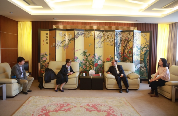 法国南特大学经济与企业管理公司客人来访公司